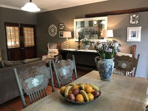 Comfort Apartment | Dining