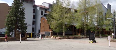 Bloc d'apartaments, diversos llits (Copper Junction Studio Loft CJJD) | Vista des de l'habitació