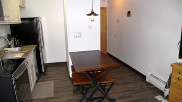 Studio, Multiple Beds, Mountain View (Copper Junction Studio Loft CJJD) | Private kitchen | Full-sized fridge, microwave, oven, coffee/tea maker