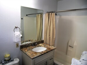 Studio, plusieurs lits, vue montagne (Copper Junction Studio Loft CJJD) | Salle de bain
