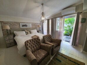 Desk, iron/ironing board, free WiFi - Waterhouse Guest Lodges 236/230 Bourke Street (Pretoria)