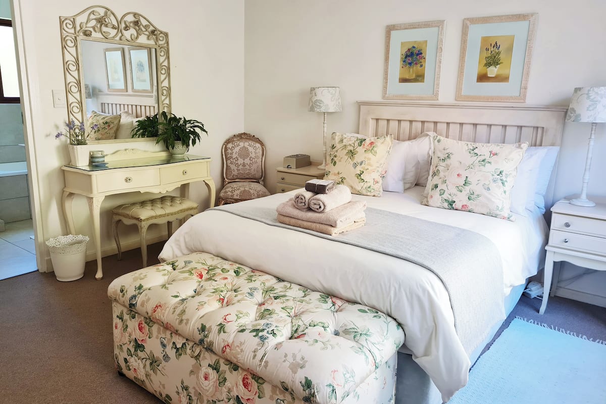 1 bedroom, desk, free WiFi, bed sheets