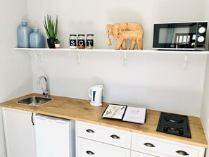 Standard Room, 1 Bedroom (Unit 1) | Private kitchen | Electric kettle - River Front Estate (Addo)