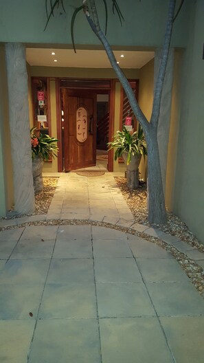 EntrĂ©e de lâhĂ©bergement