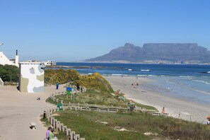 Plage à proximité, sable blanc
