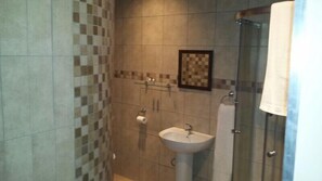 免費盥洗用品、吹風機、毛巾