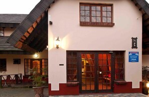 Exterior - Woodpecker Inn (Richards Bay)