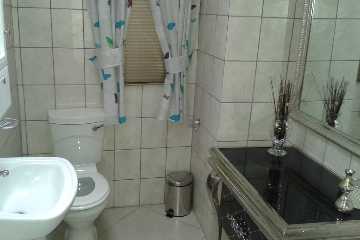 Room 13 (Double bed) | Bathroom | Free toiletries, towels