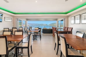Restaurant - Phoenix Lodge and Waterside Accommodation (Knysna)