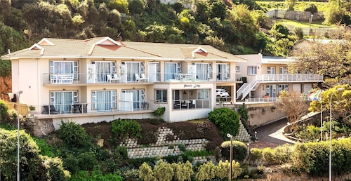 Phoenix Lodge and Waterside Accommodation