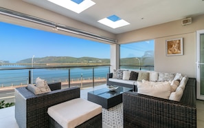 32-cm flat-screen TV with satellite channels, TV - Phoenix Lodge and Waterside Accommodation (Knysna)
