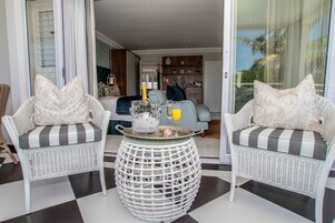 Ocean | Minibar, in-room safe, individually decorated, individually furnished