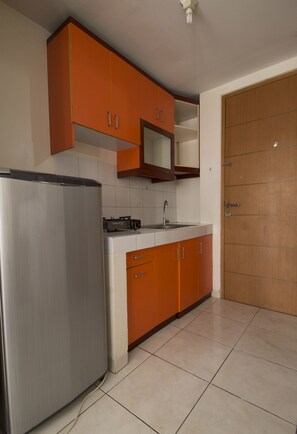 双人房 | 办公桌、遮光窗帘、免费 WiFi