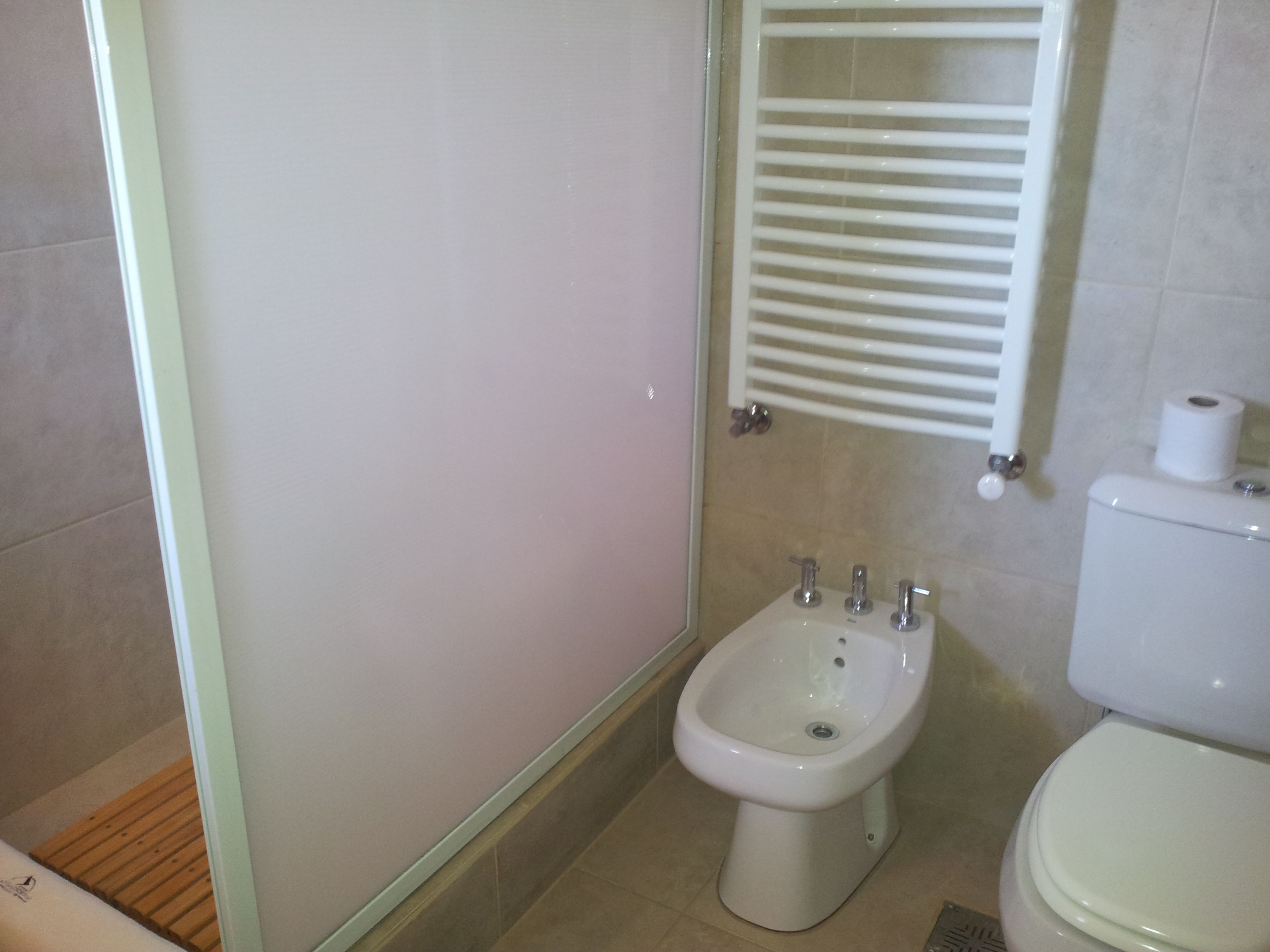 double room | bathroom | shower, free toiletries, hair dryer, towels