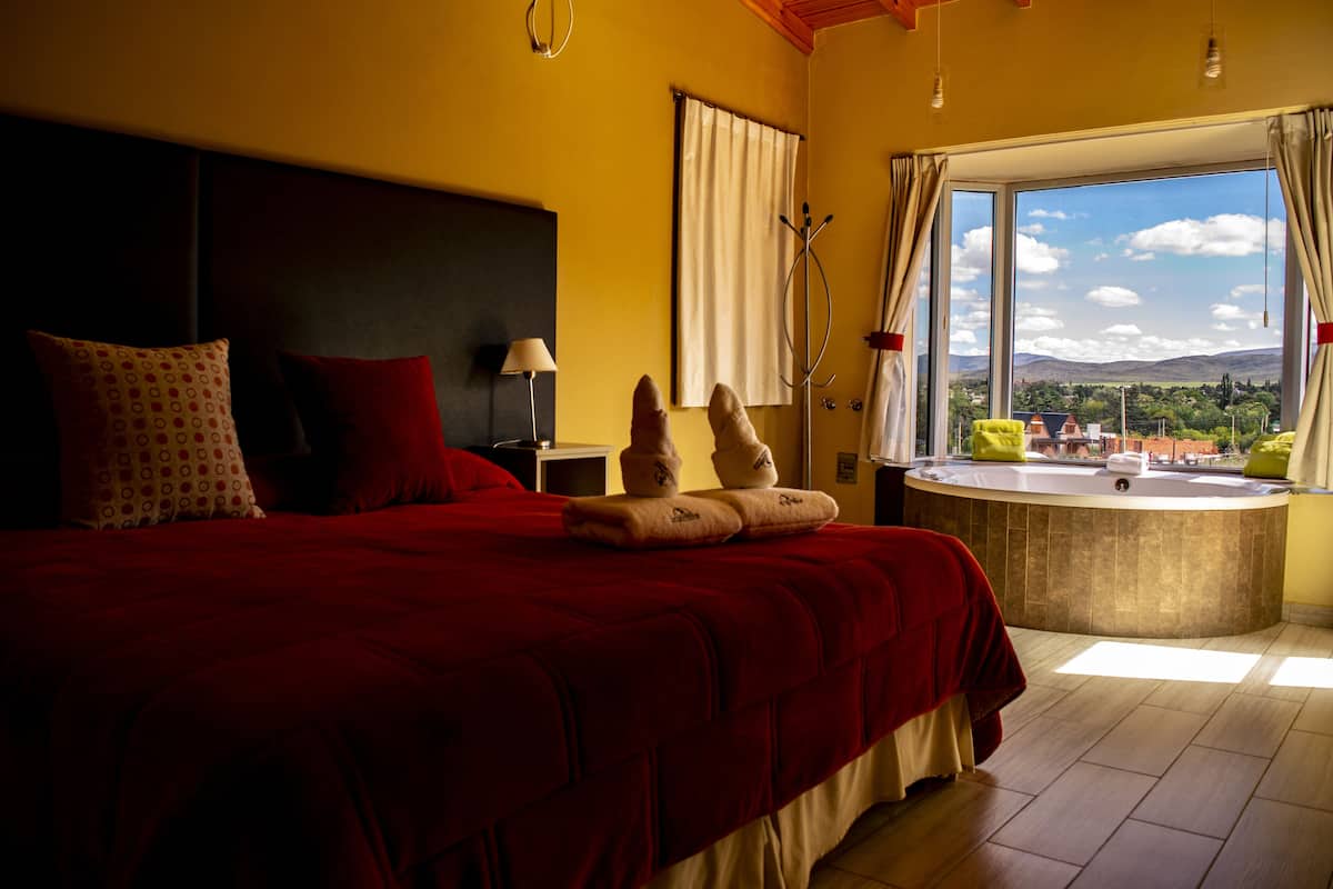 Cabin with Jacuzzi | Minibar, in-room safe, free WiFi