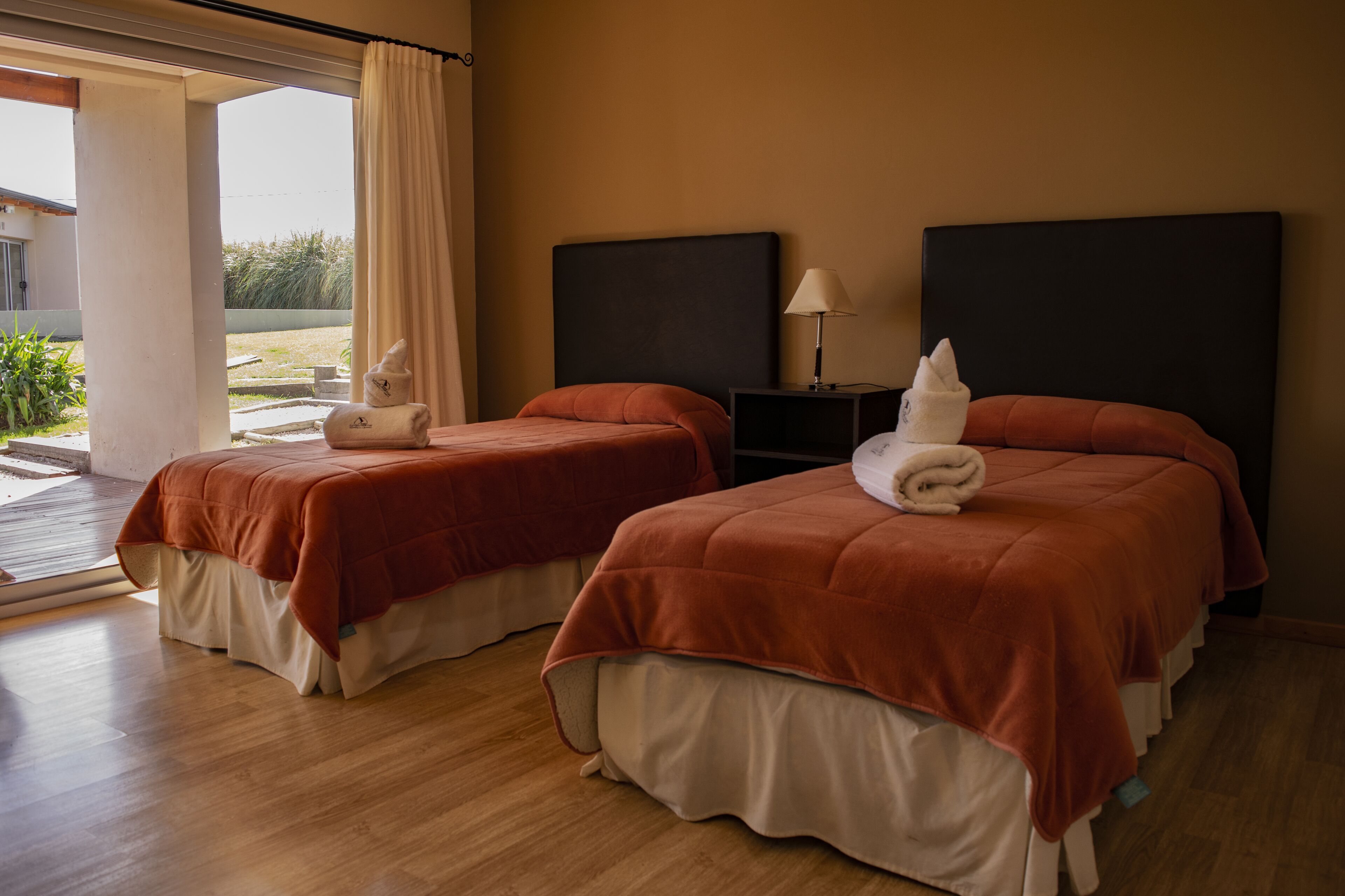 family room | minibar, in-room safe, free wifi