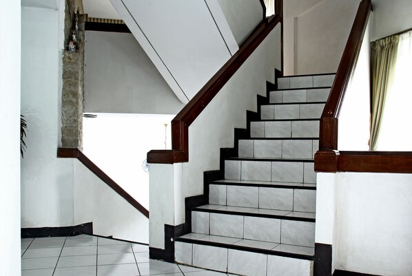 Interior detail - RedDoorz @ Cipaku (Bandung)
