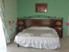 Cofres nos quartos, berços grátis, camas extras/dobráveis, Wi-Fi