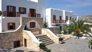 A white building with balconies and stone steps. - Eri Hotel (Paros)