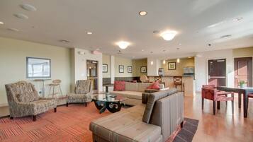 Coin salon dans le hall