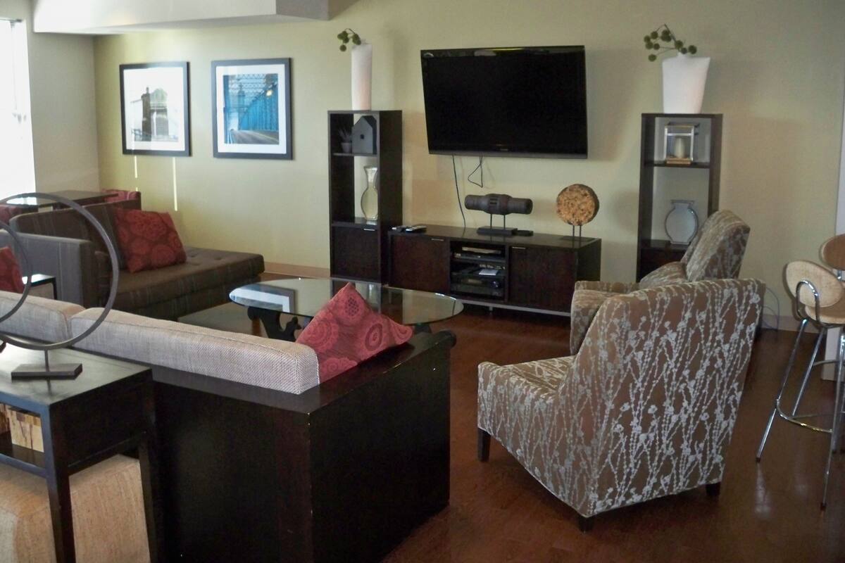 1 bedroom, free wired internet
