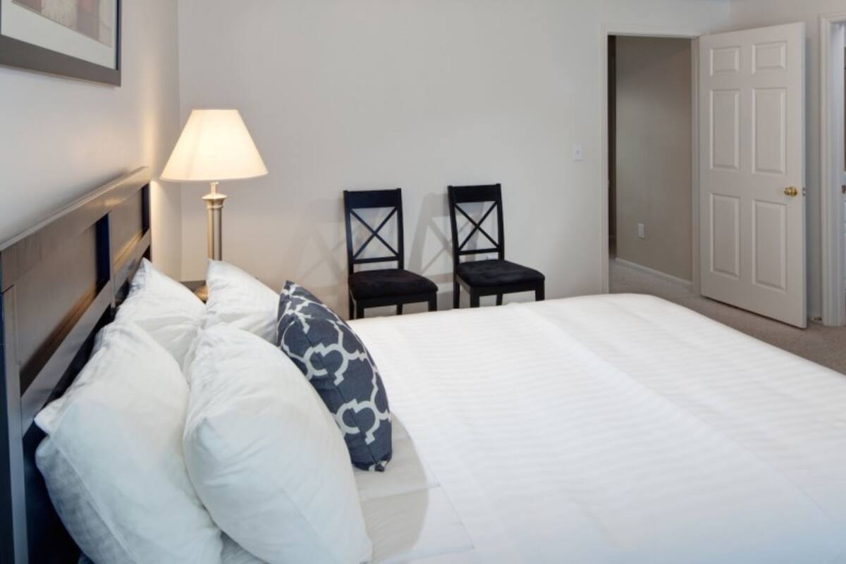 1 غرفة نوم وخزنة داخل الغرفة ومكواة/لوح كي وواي فاي مجانًا