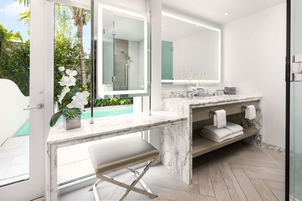 H2O Suites Hotel by null