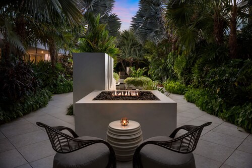 H2O Suites - Adults Only