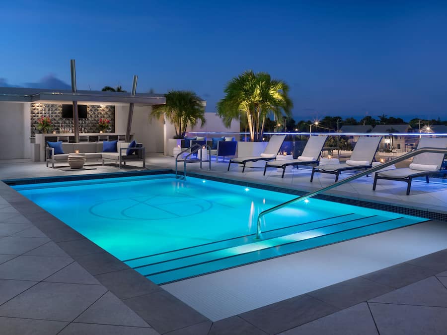 Outdoor pool, pool loungers