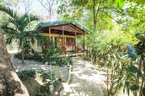 Standard Bungalow, Multiple Beds, Kitchen