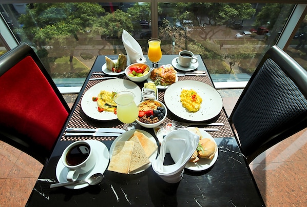 Restaurant - Hilton Garden Inn Lima Surco, Peru (Santiago de Surco)