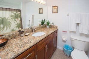 House, 3 Bedrooms | Bathroom