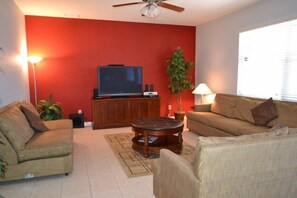 Villa, 5 Bedrooms, Balcony | Living area