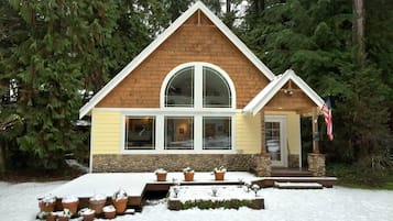 Cabin, 3 Bedrooms | Property grounds