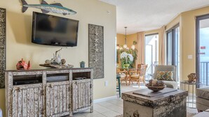 Condo, 1 cama King size (Phoenix X Unit 705) | Interior