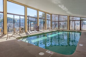 Appart'hôtel, plusieurs lits (Seaside Beach and Racquet 4710) | Piscine couverte