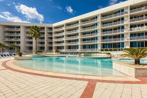Appartement, Meerdere bedden (The Moorings Unit 516) | Buitenzwembad | Een buitenzwembad
