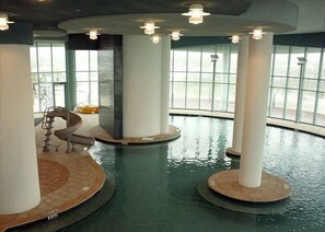 公寓客房, 多張床 (Turquoise Place Unit 1806D) | 室內游泳池 | 室內游泳池和室外游泳池