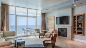 Condo, Plusieurs lits (Turquoise Place Unit 2205D) | Aire de séjour | Lecteur de DVD