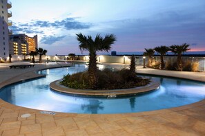 Condo, varias camas (Turquoise Place Unit 2205D) | Alberca | Alberca al aire libre 