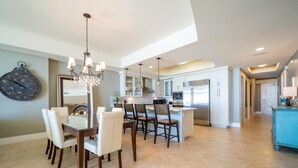 Kondominium, Beberapa Tempat Tidur (Turquoise Place Unit 404C) | Tempat makan