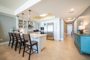 Condo, Multiple Beds (Turquoise Place Unit 404C) | Private kitchen