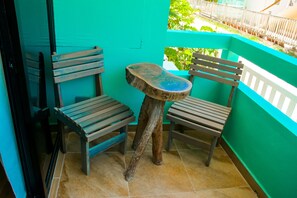 Quarto conforto, 1 cama Queen, vista parcial para o oceano | Sacada