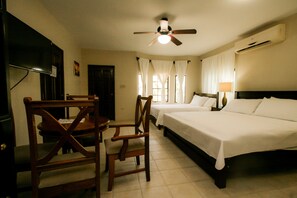 Premium bedding, iron/ironing board, free WiFi, bed sheets - Jan's Hotel (Caye Caulker)