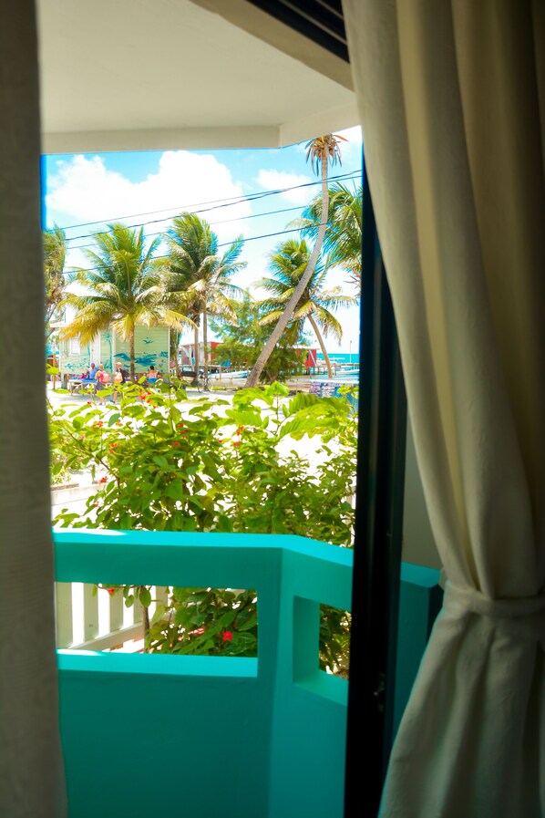 Comfort Room, 1 Queen Bed, Partial Ocean View | Balcony view - Jan's Hotel (Caye Caulker)