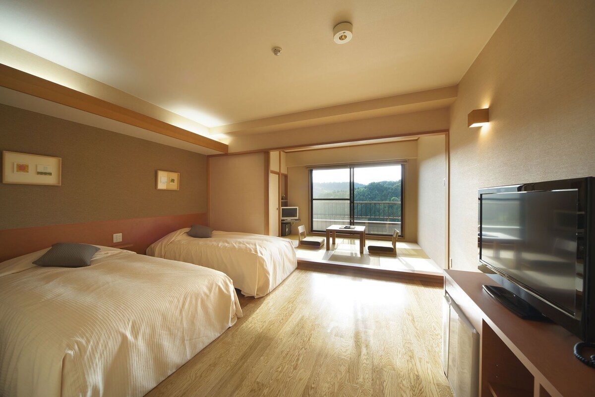 In-room safe, desk, laptop workspace, blackout drapes