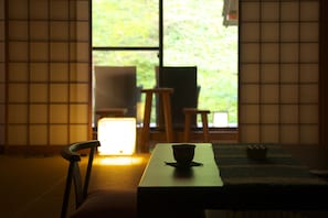 In-room safe, desk, laptop workspace, blackout curtains - Mashikokan Satoyama Resort Hotel (Mashiko)