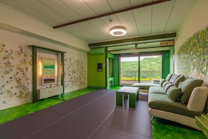 In-room safe, desk, laptop workspace, blackout curtains - Mashikokan Satoyama Resort Hotel (Mashiko)
