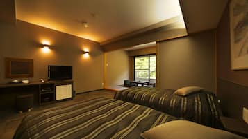 In-room safe, desk, laptop workspace, blackout curtains