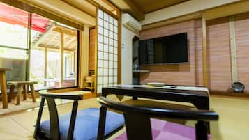 In-room safe, desk, laptop workspace, blackout drapes